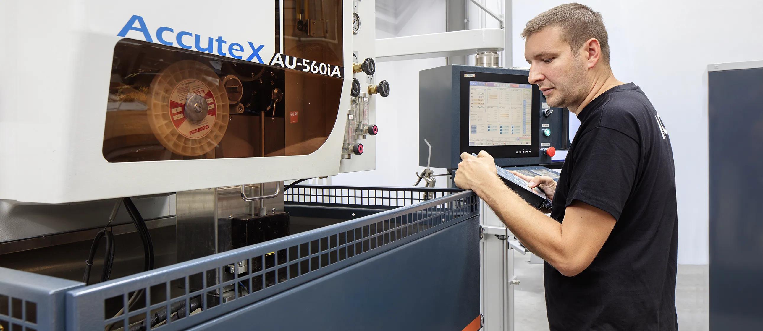 CNC
DRÔTOVÁ
REZAČKA